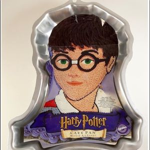 Wilton Harry Potter Aluminum Cake Pan